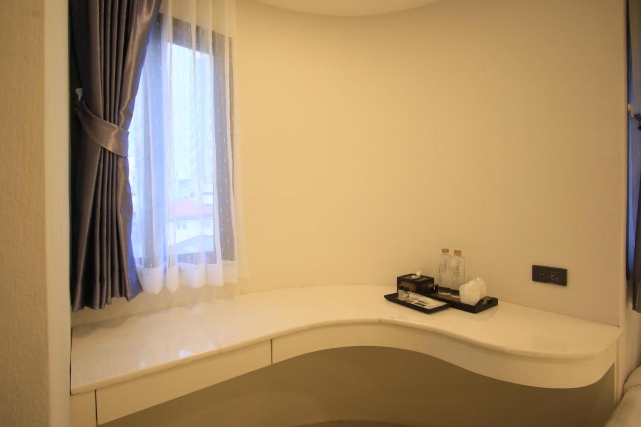 Pratunam Atrium Hotel Bangkok Exterior photo